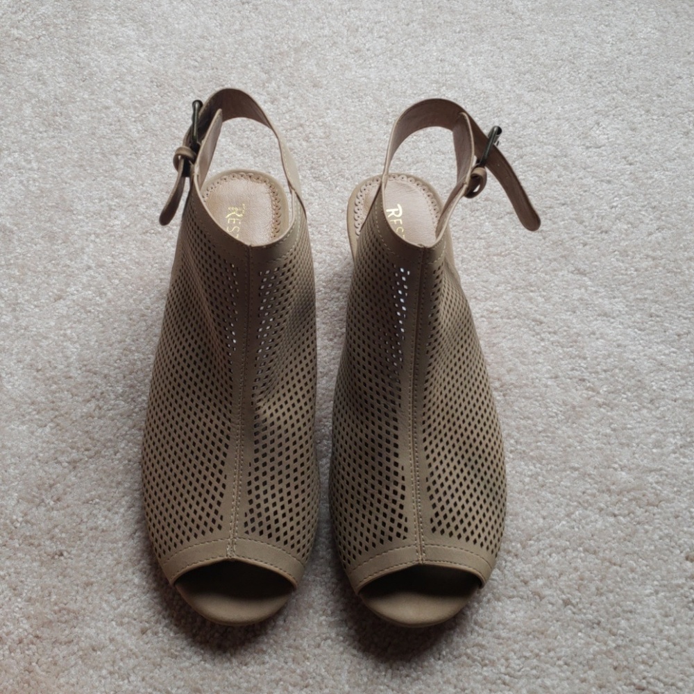 Restricted Women's Sandals